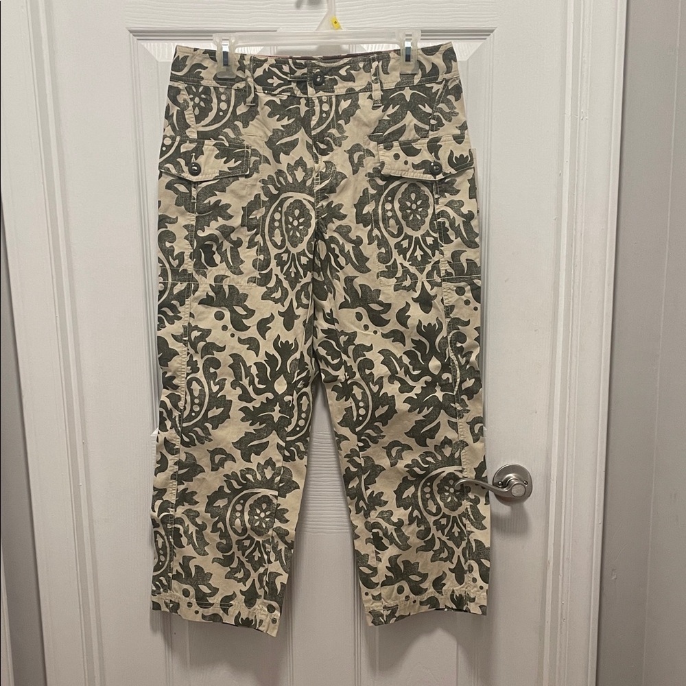 Tommy Hilfiger Women’s cropped Cargo Pants - Allivet green and tan design